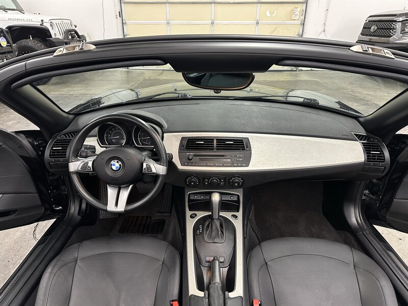 Used 2005 BMW Z4 3.0i RWD image 13