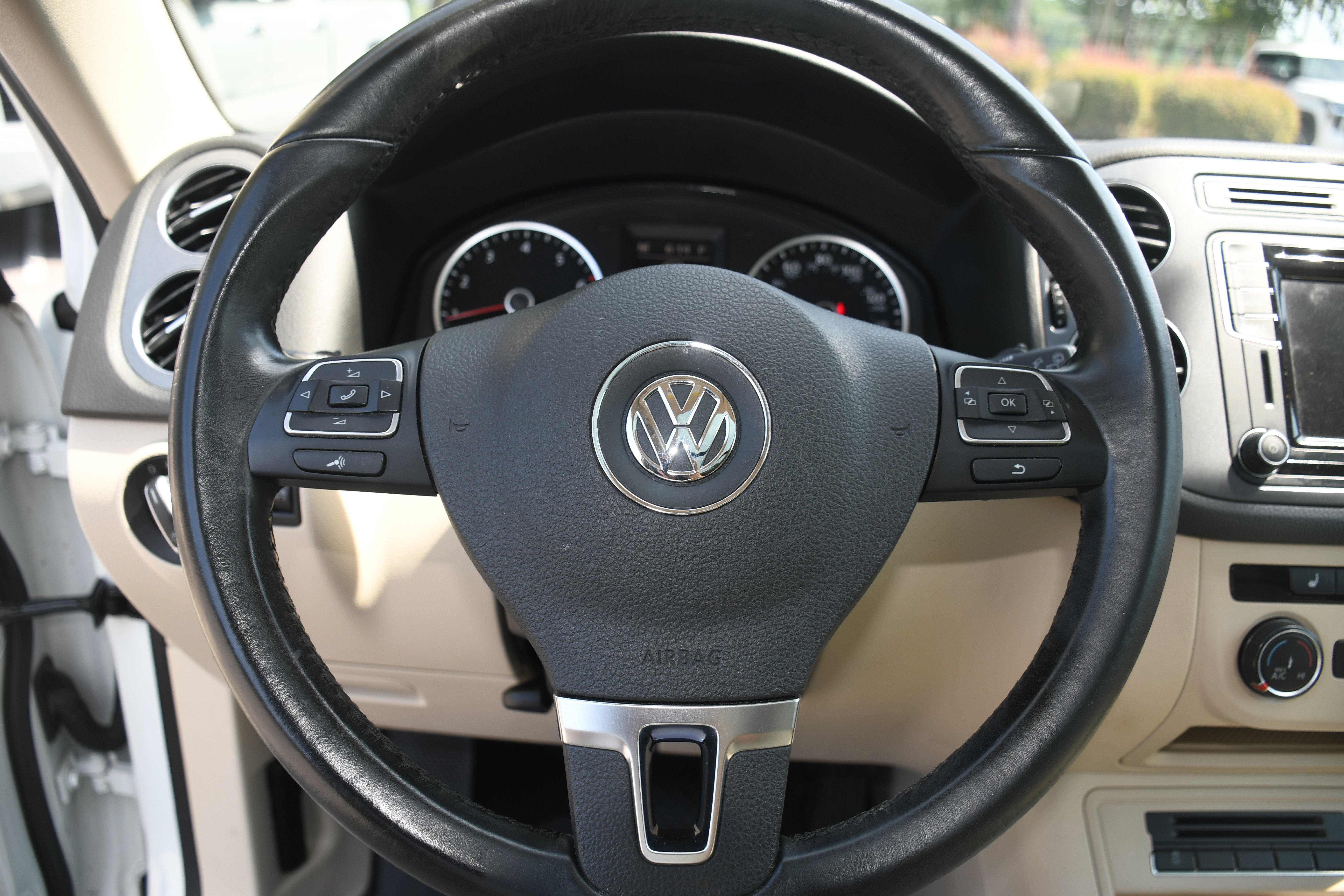 Used 2017 Volkswagen Tiguan Wolfsburg Edition FWD image 13