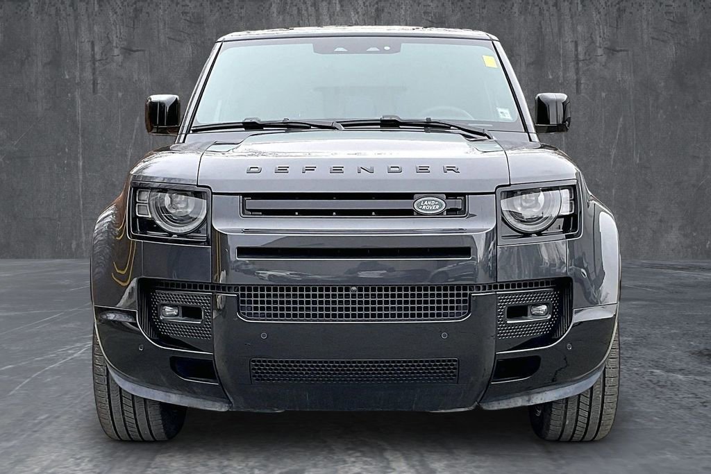 Used 2025 Land Rover Defender 130 X-Dynamic SE AWD/4WD image 2