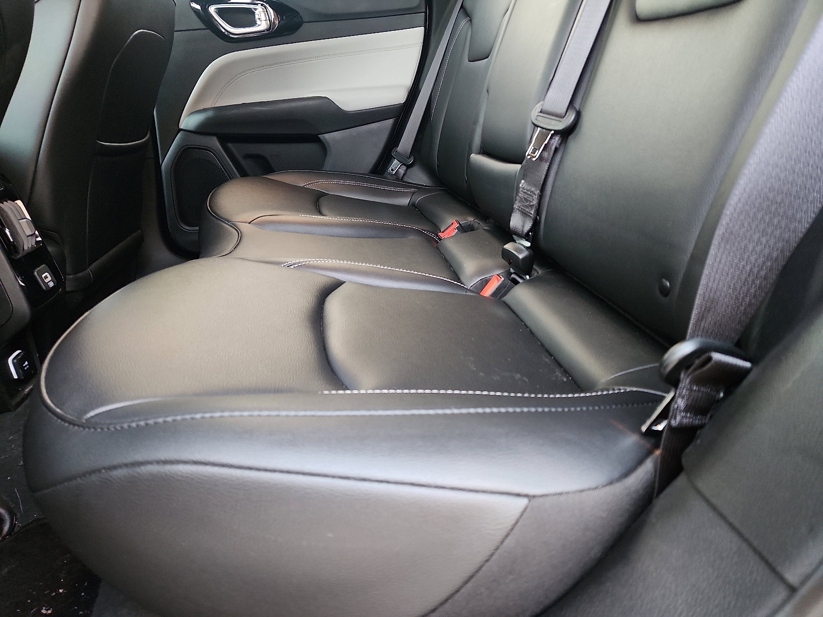 Used 2025 Jeep Compass Limited image 26