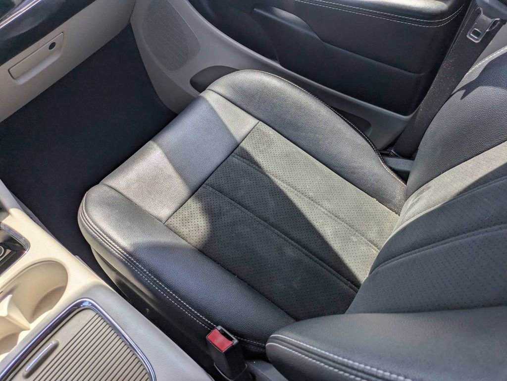 Used 2019 Dodge Grand Caravan SXT image 17