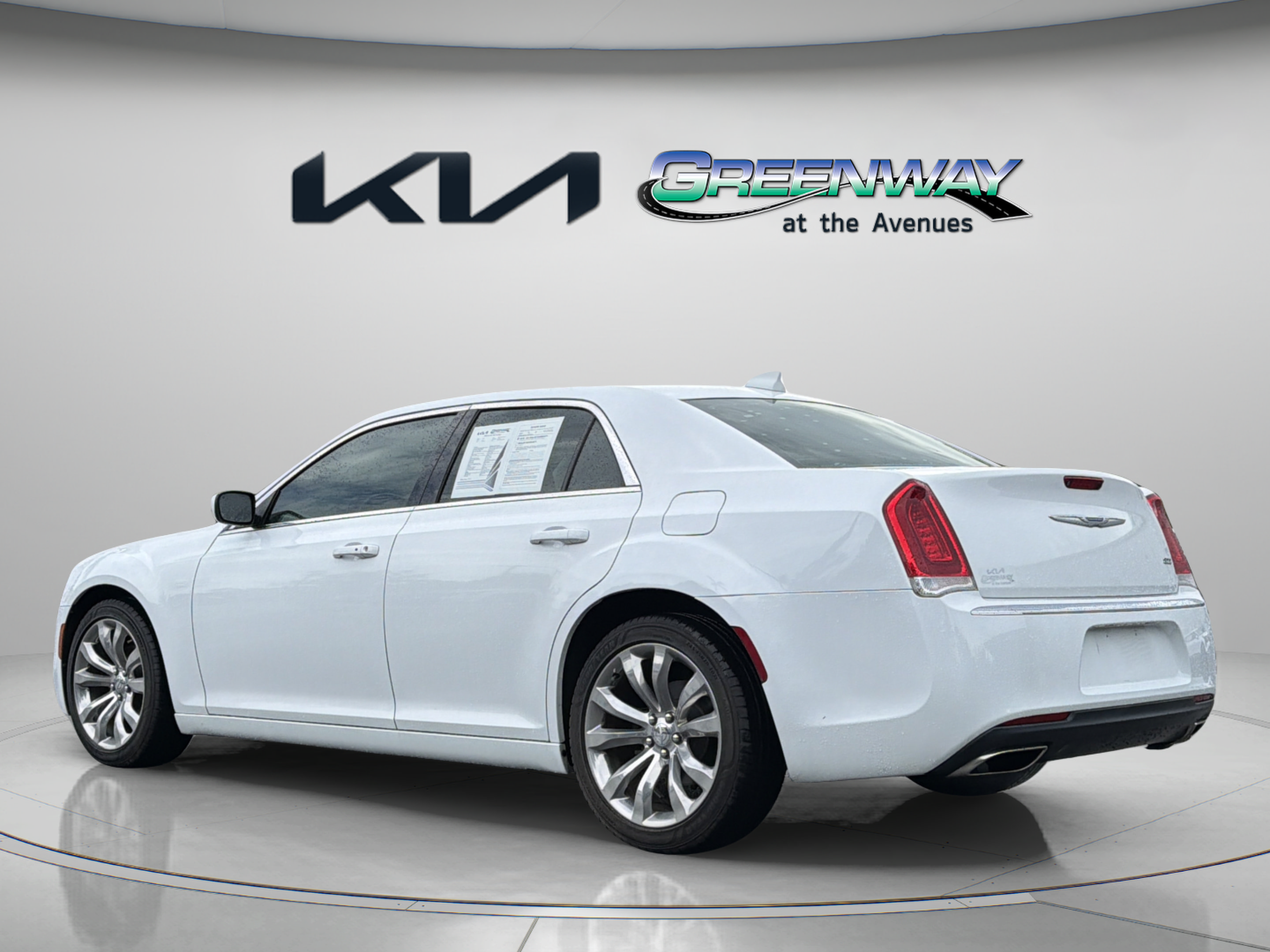 Used 2020 Chrysler 300 Touring L w/ Quick Order Package 2EF RWD image 4
