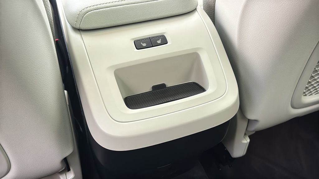 Used 2023 Volvo XC60 B5 Plus w/ Climate Package image 9