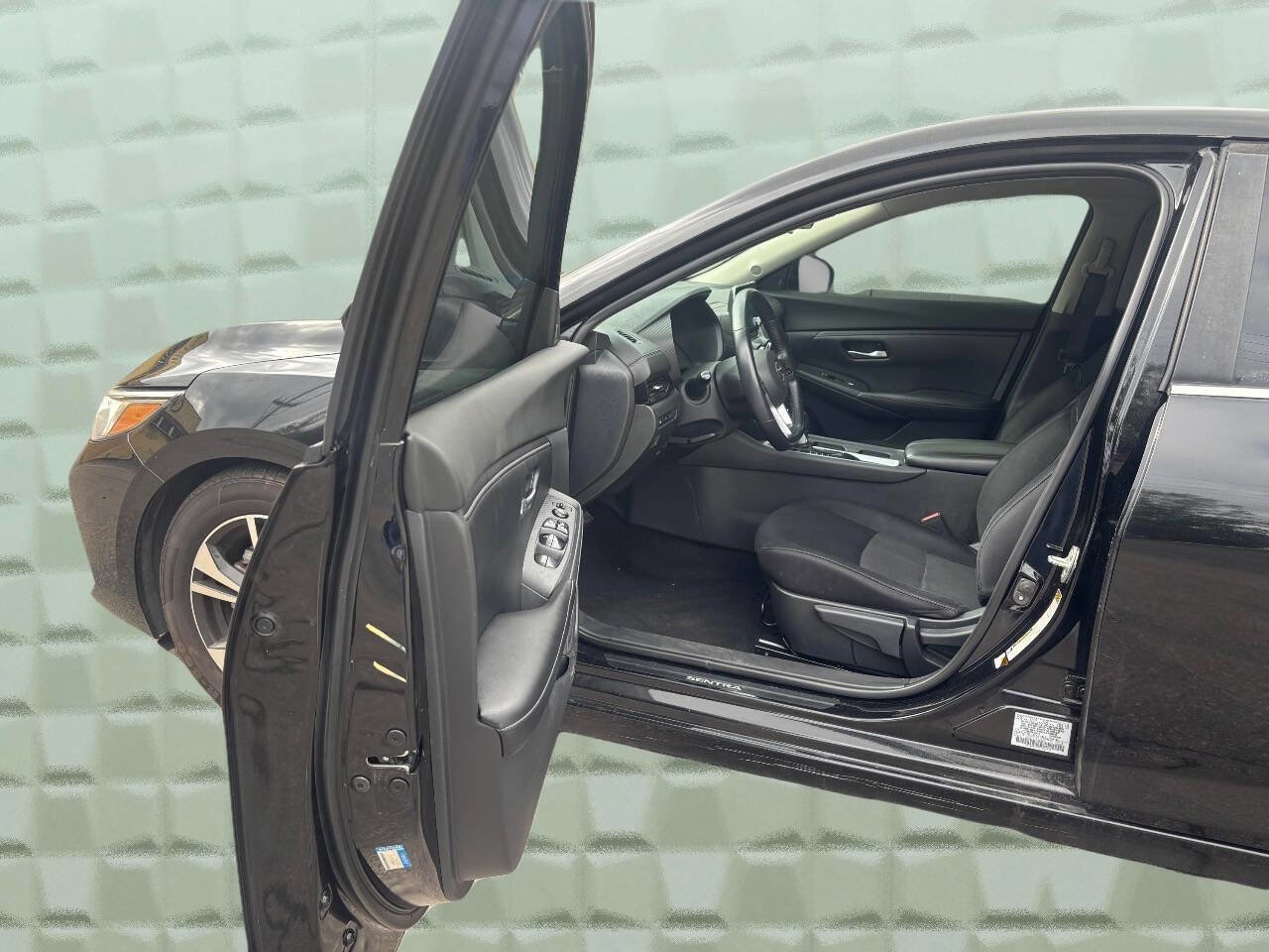 Used 2021 Nissan Sentra SV FWD image 9