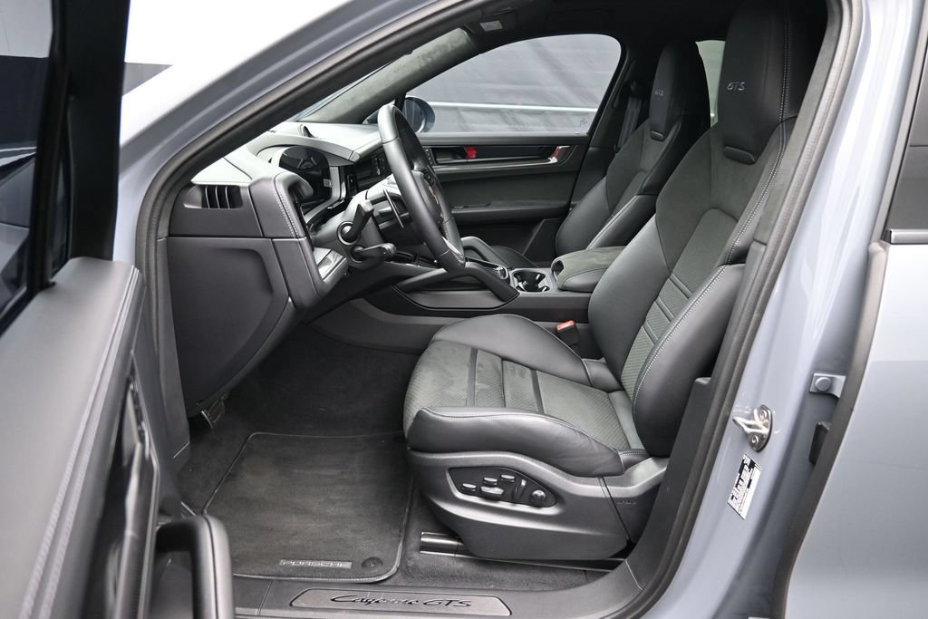 Certified 2025 Porsche Cayenne GTS AWD/4WD image 7