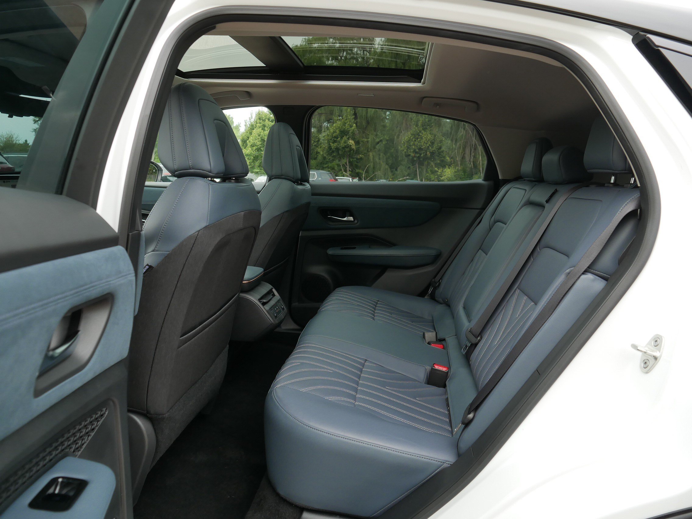 Certified 2024 Nissan Ariya AWD image 35