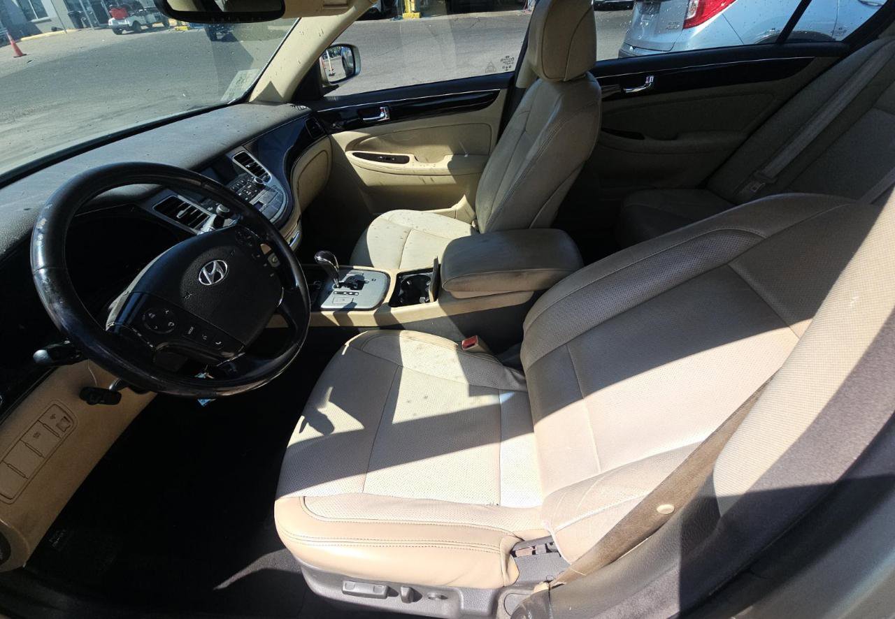 Used 2011 Hyundai Genesis 3.8 RWD image 9