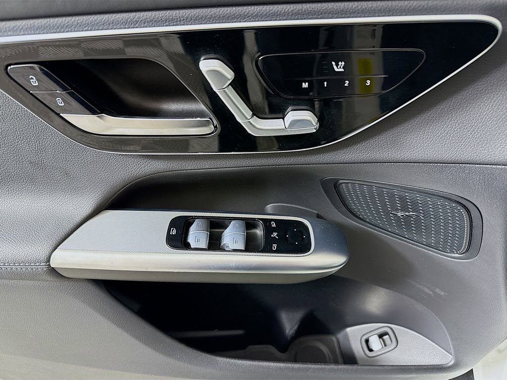 Used 2024 Mercedes-Benz GLC 300 image 17