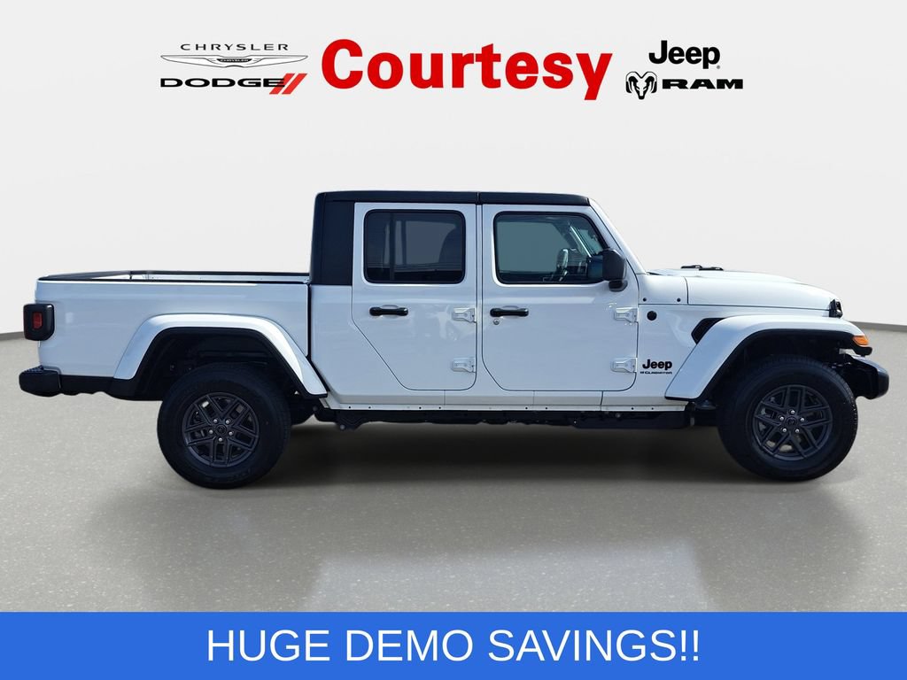 New 2026 Jeep Gladiator Sport AWD/4WD image 8