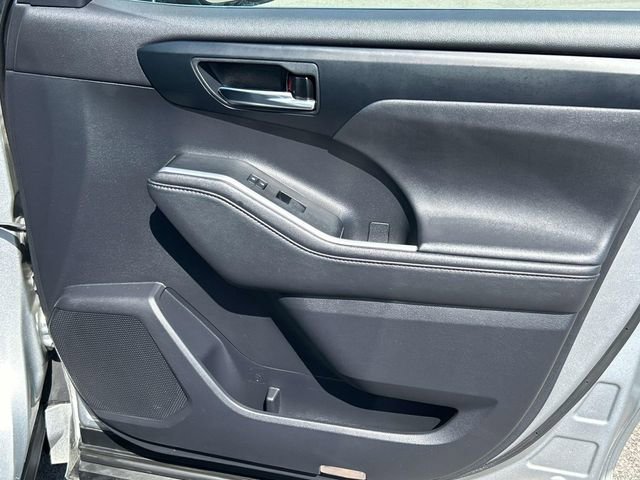 Used 2021 Toyota Highlander XLE image 24