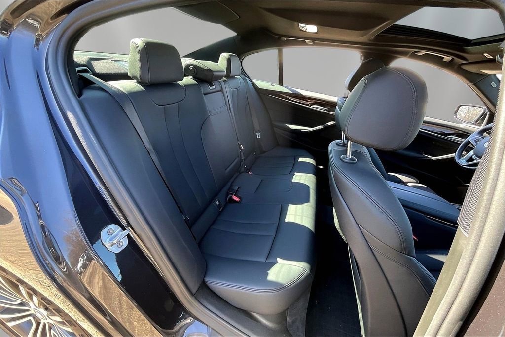 Used 2019 BMW 530e xDrive w/ Convenience Package image 22