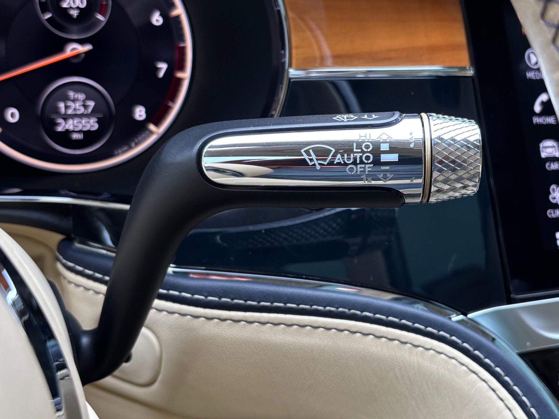 Used 2021 Bentley Flying Spur V8 AWD/4WD image 33