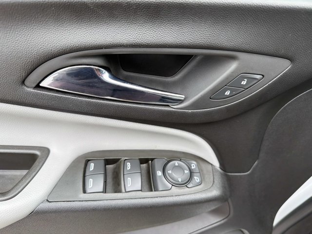 Used 2023 Chevrolet Equinox LS w/ Driver Confidence II Package FWD image 8