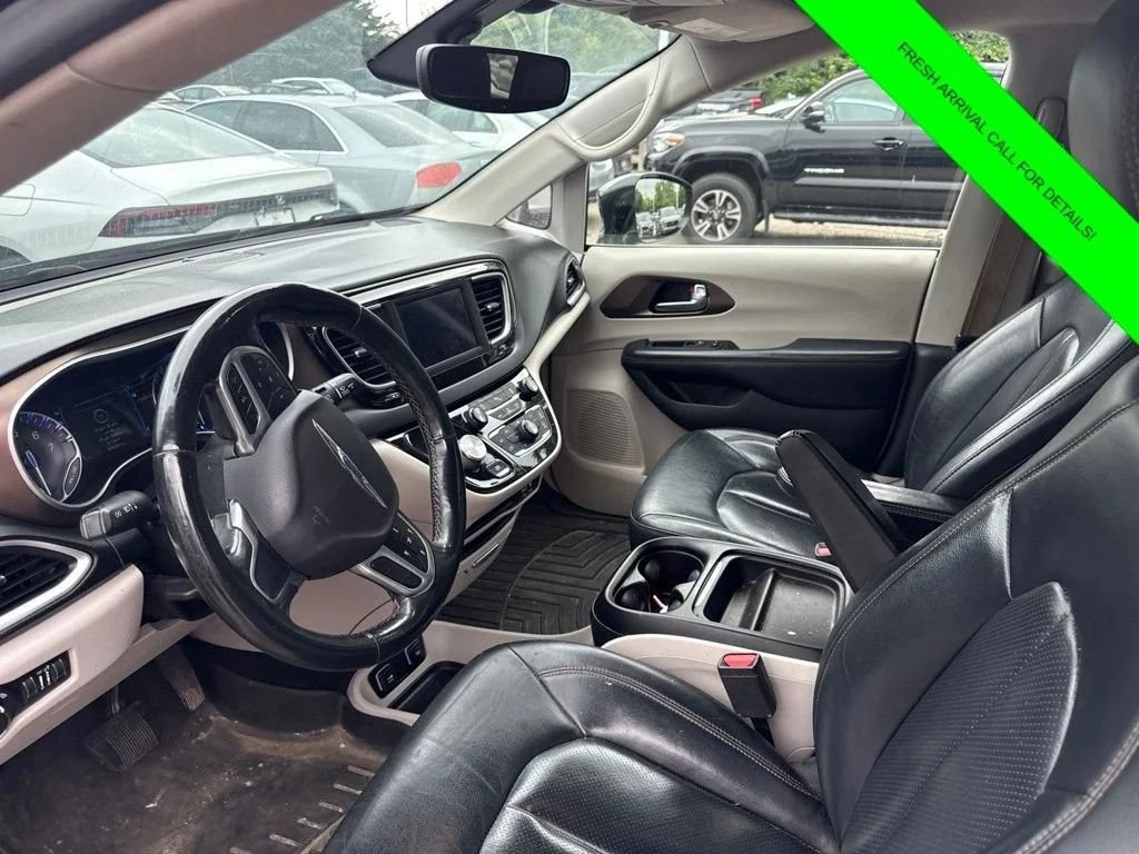 Used 2019 Chrysler Pacifica Touring-L FWD image 13