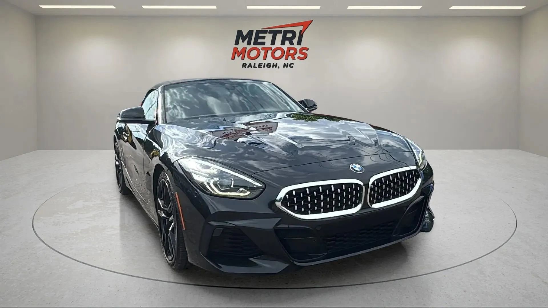 Used 2022 BMW Z4 sDrive30i w/ M Sport Package image 2