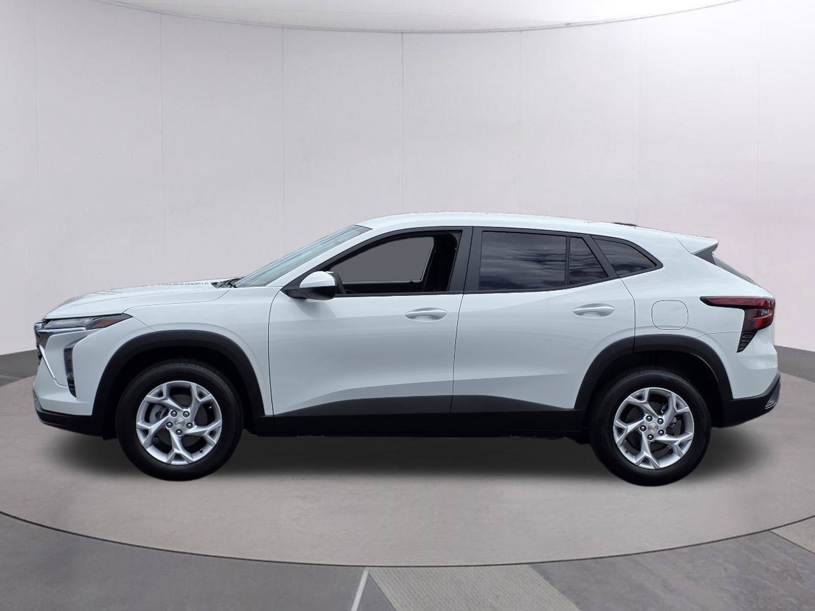 Used 2026 Chevrolet Trax LS w/ LS Convenience Package FWD image 4