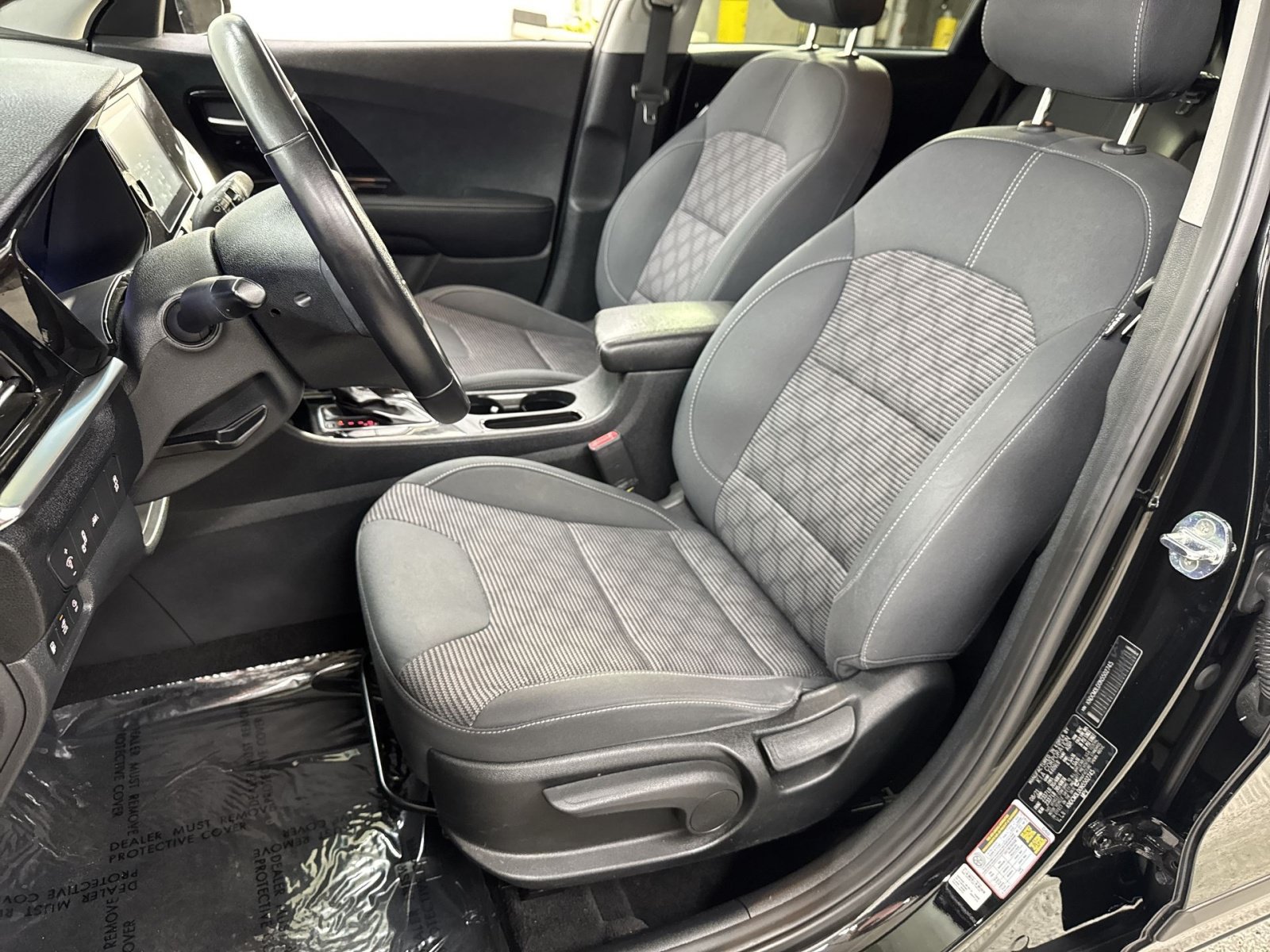 Used 2022 Kia Niro LXS FWD image 25
