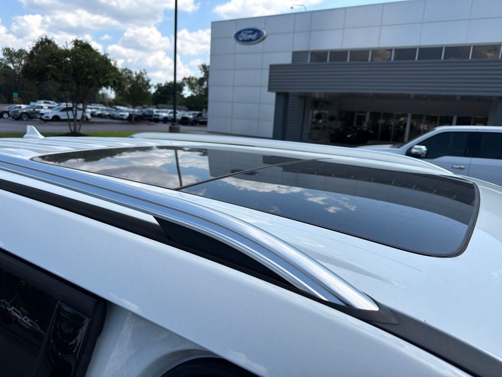 Used 2022 Ford Explorer Platinum w/ Equipment Group 601A AWD/4WD image 10