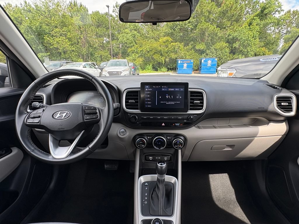 Used 2025 Hyundai Venue SEL FWD image 11