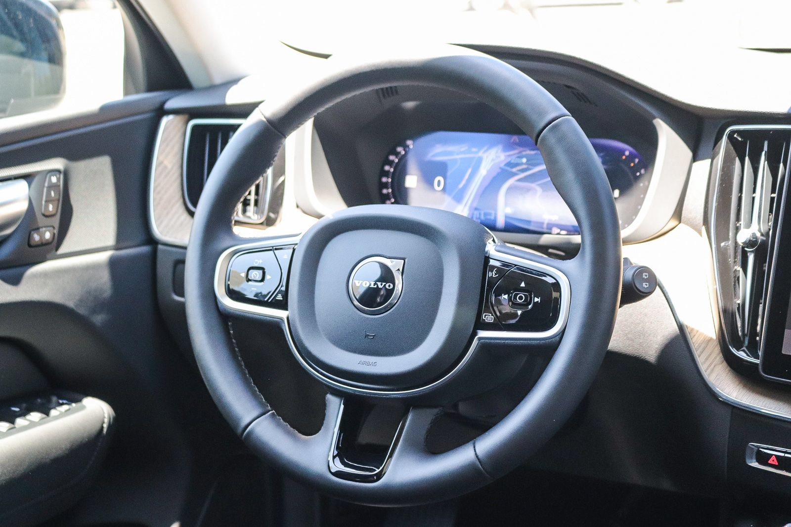 Certified 2026 Volvo XC60 B5 Plus w/ Climate Package PRO AWD/4WD image 17