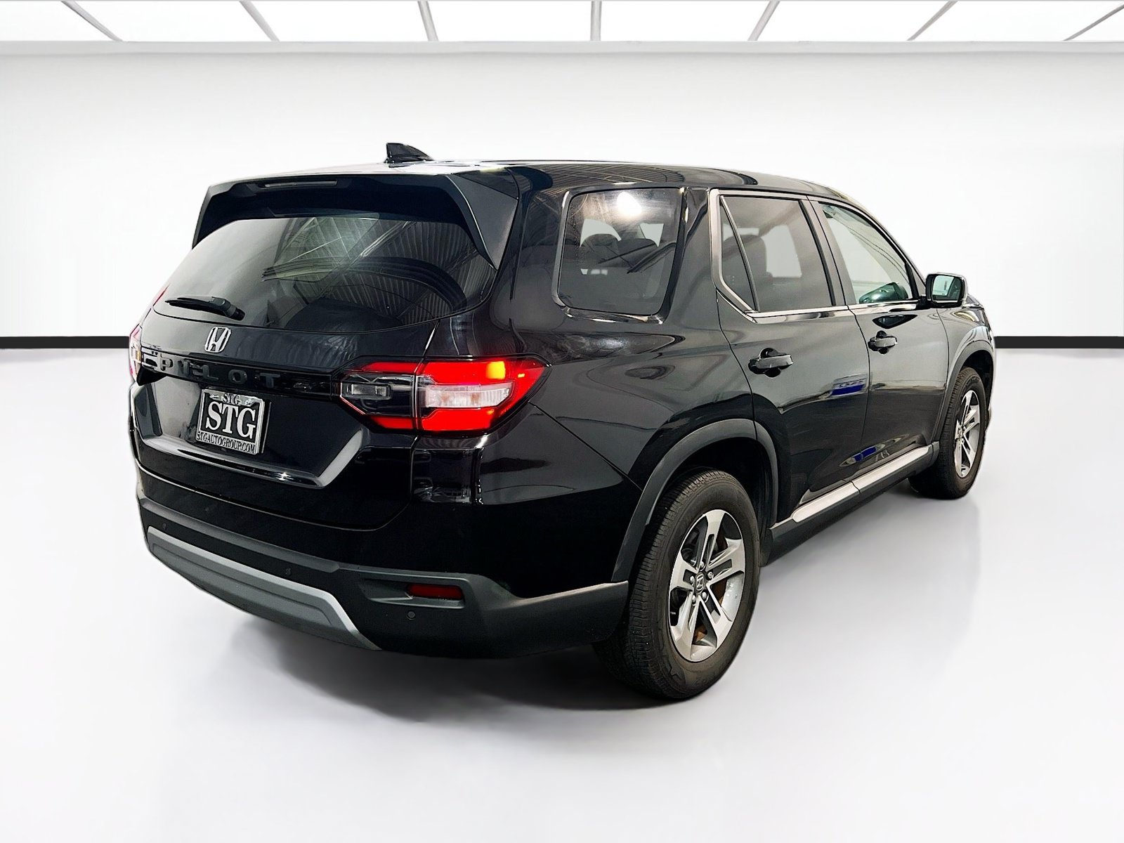 Used 2025 Honda Pilot EX-L image 4