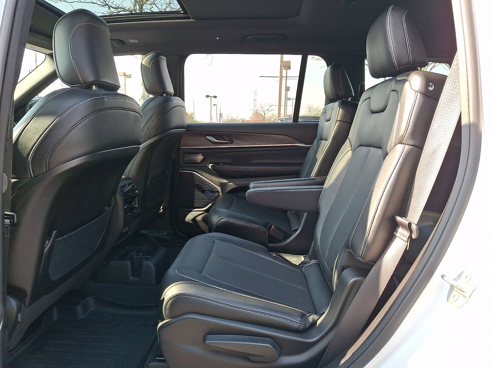 Certified 2023 Jeep Grand Cherokee L Overland AWD/4WD image 10