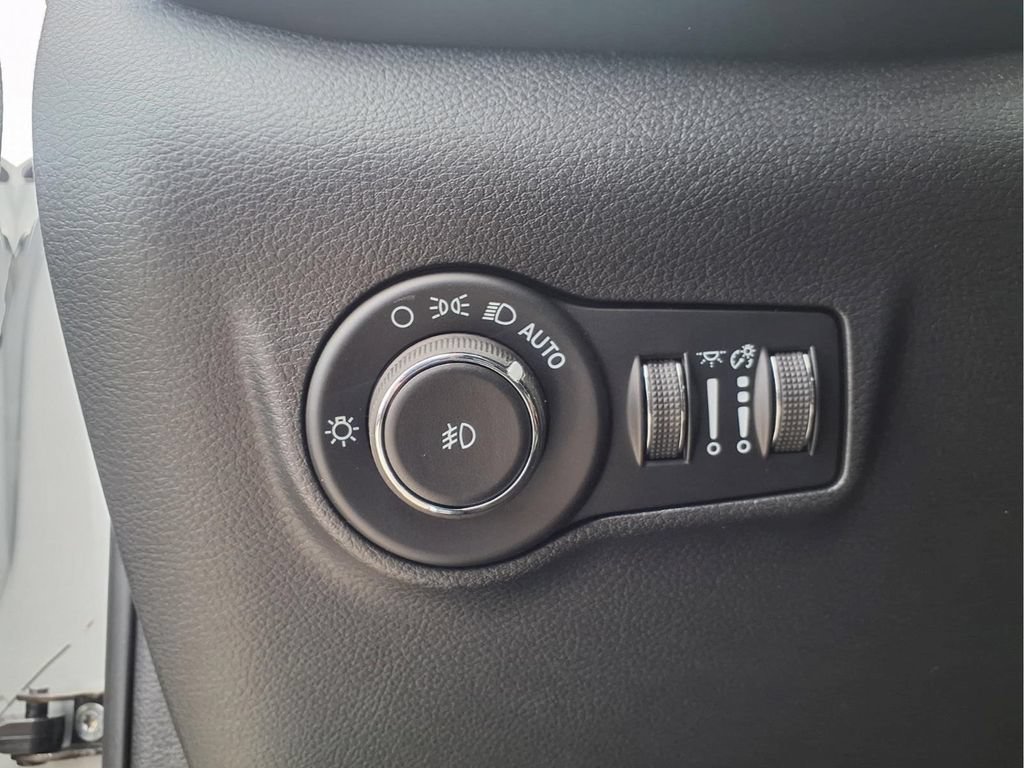 New 2026 Jeep Compass Latitude AWD/4WD image 18
