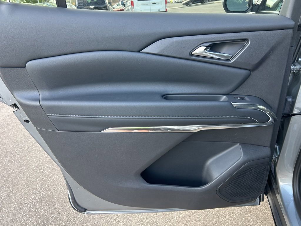 Used 2026 Chevrolet Traverse LT image 30