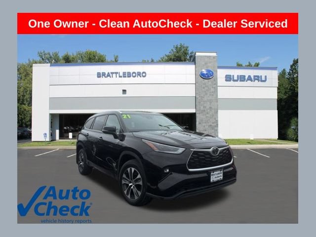 Used 2021 Toyota Highlander XLE AWD/4WD image 1