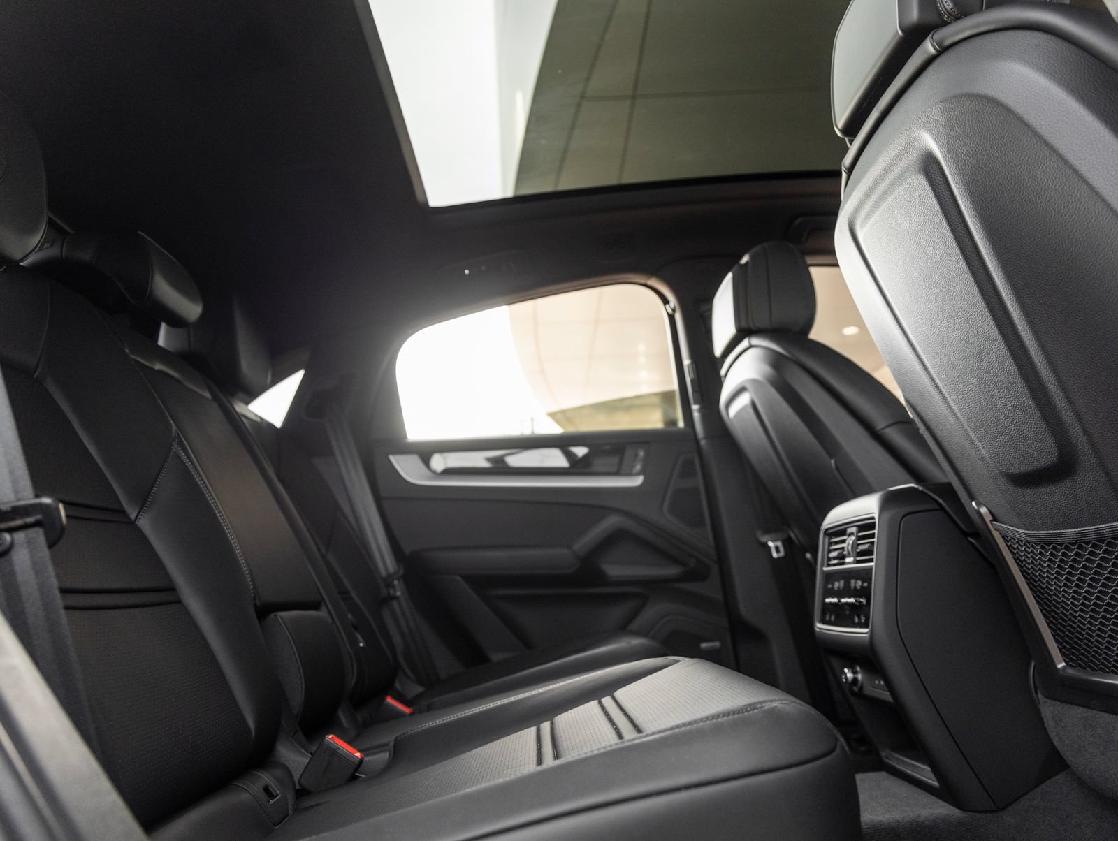 Certified 2025 Porsche Cayenne S AWD/4WD image 40