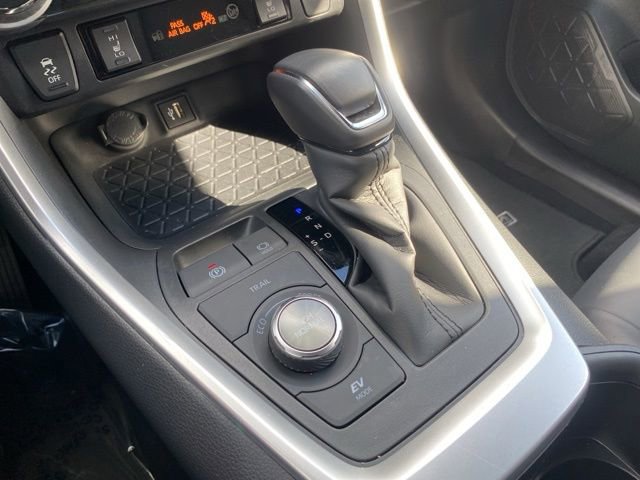 Used 2025 Toyota RAV4 XSE AWD/4WD image 31