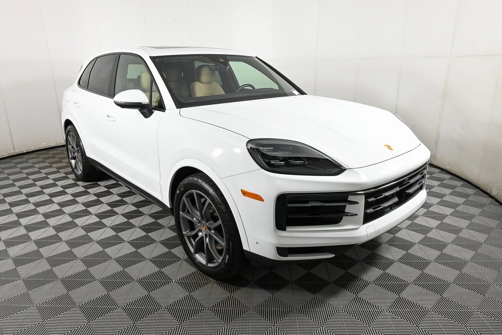 Used 2025 Porsche Cayenne image 28