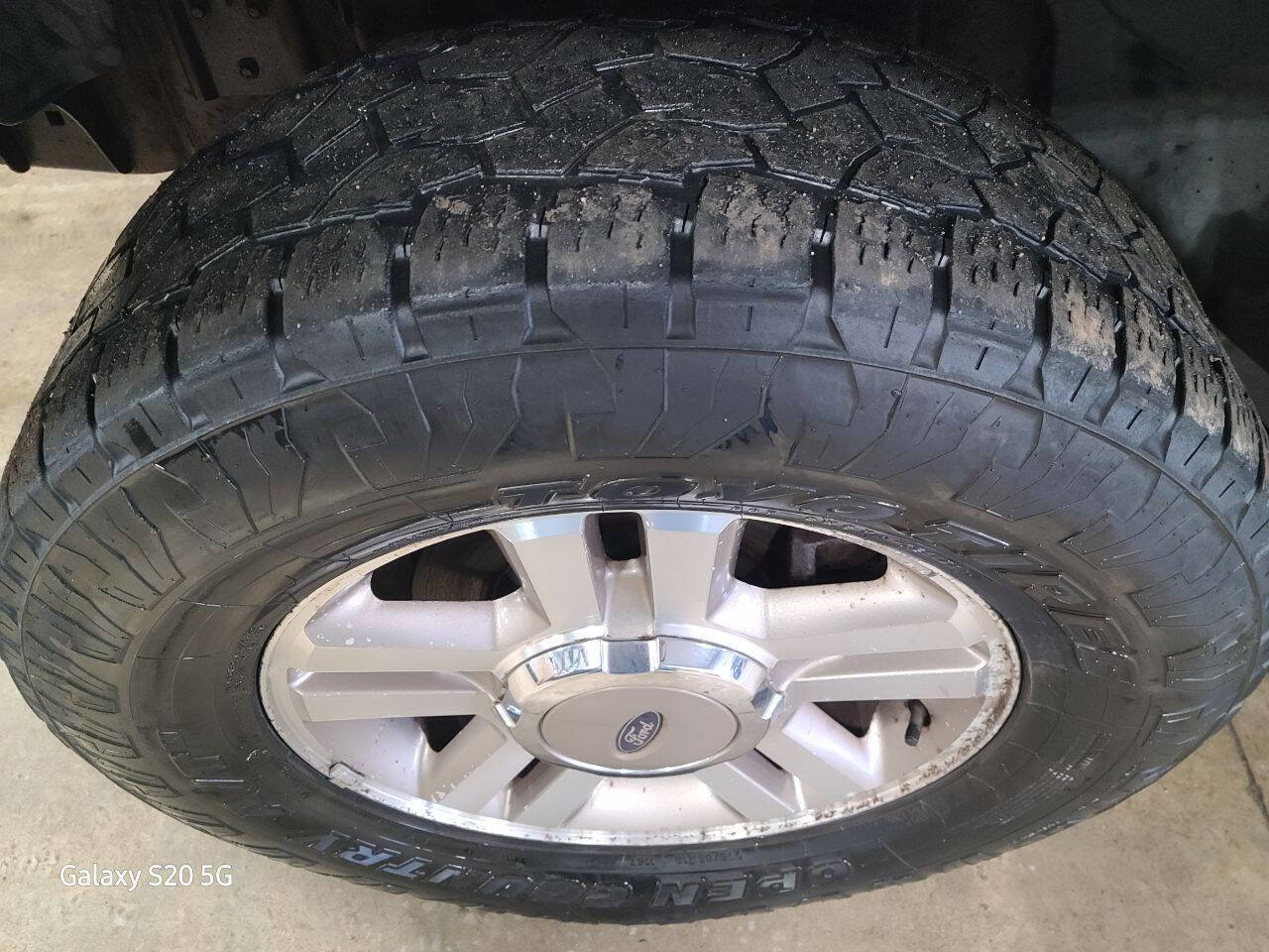 Used 2005 Ford F150 Lariat image 13