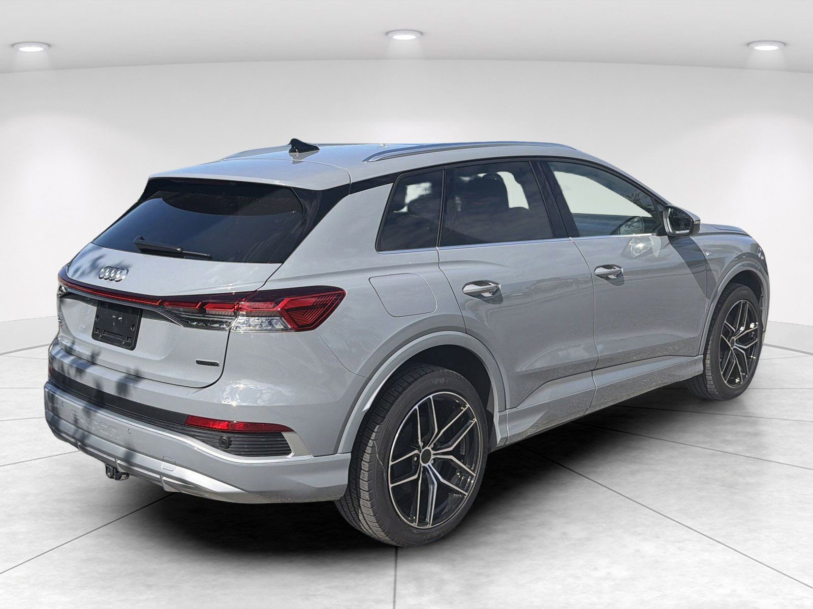 Used 2024 Audi Q4 e-tron Premium AWD/4WD image 4