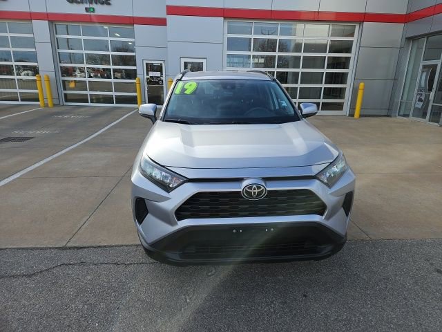 Used 2019 Toyota RAV4 LE image 2