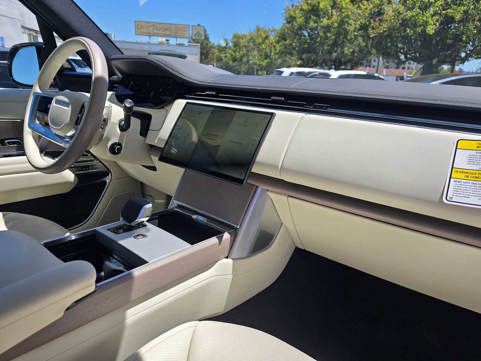 New 2025 Land Rover Range Rover SE image 12