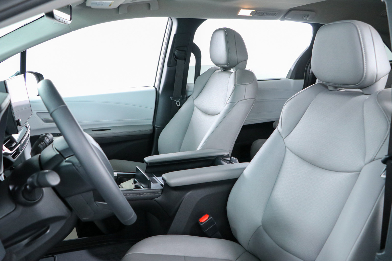 Used 2026 Toyota Sienna XLE AWD/4WD image 24