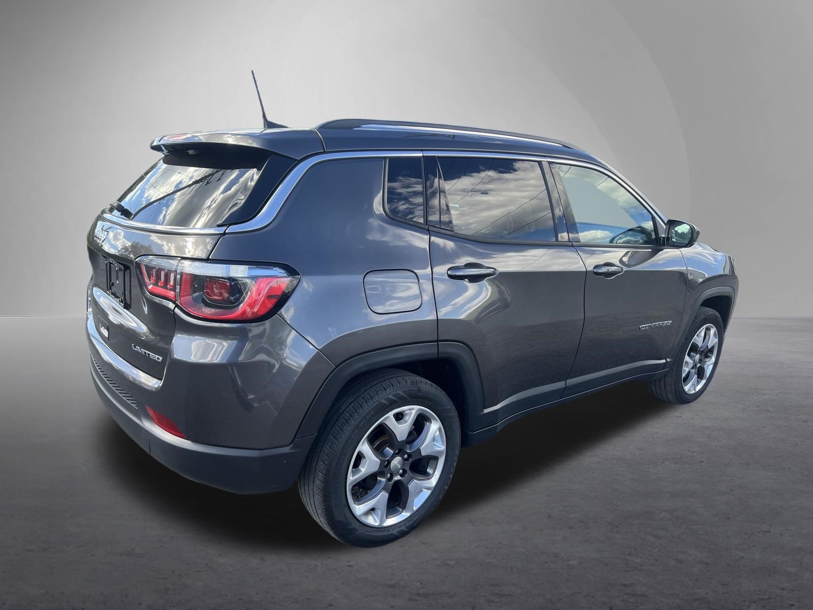 Used 2019 Jeep Compass Limited AWD/4WD image 3