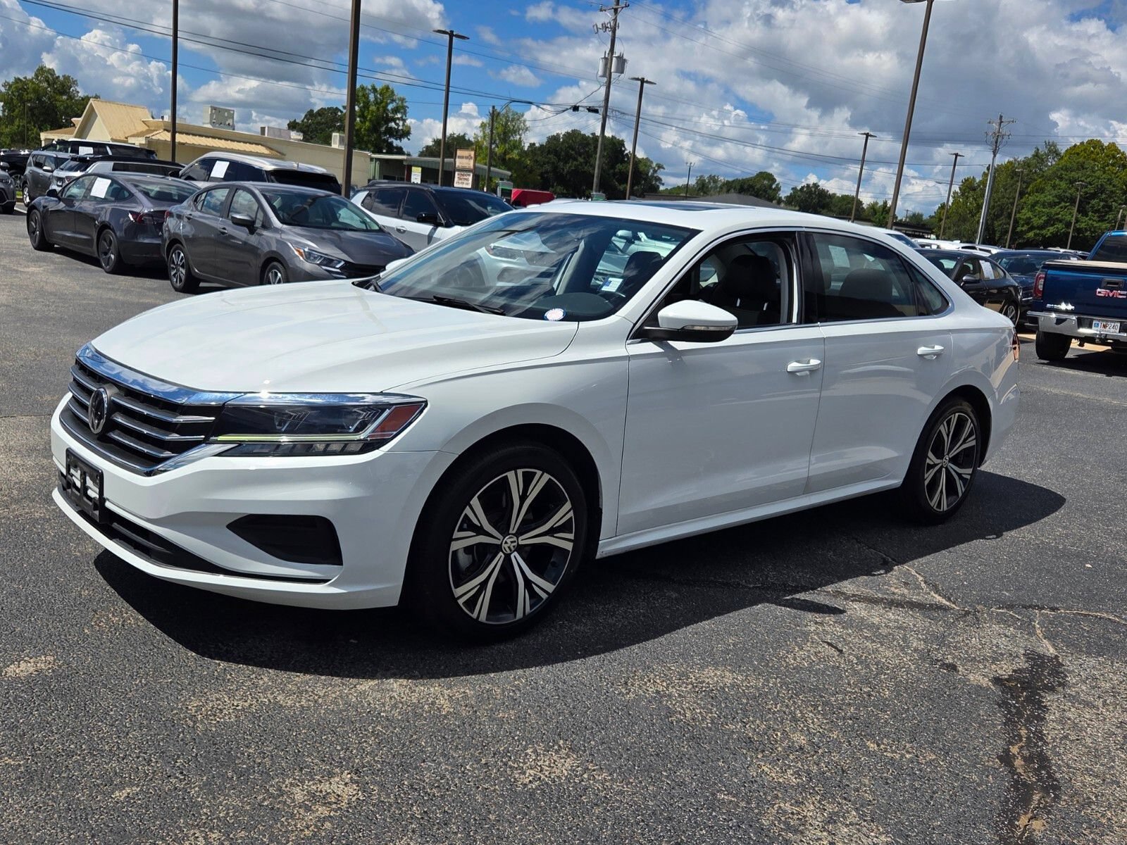 Used 2022 Volkswagen Passat 2.0T SE FWD image 3