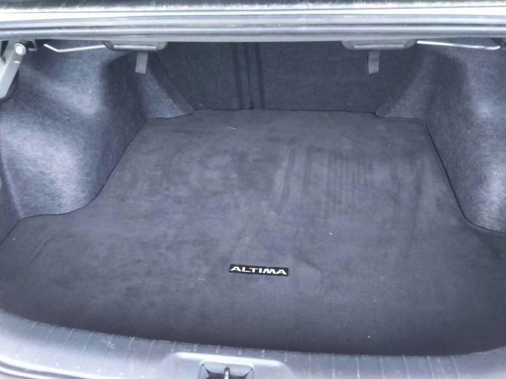 Used 2024 Nissan Altima 2.5 SR FWD image 10