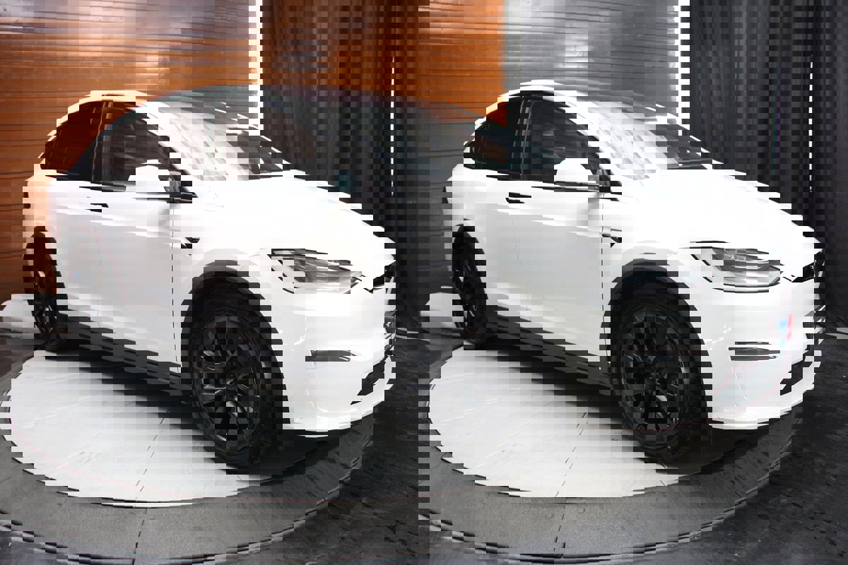 Used 2023 Tesla Model X 7 Seater AWD Driving Com 4 image 15