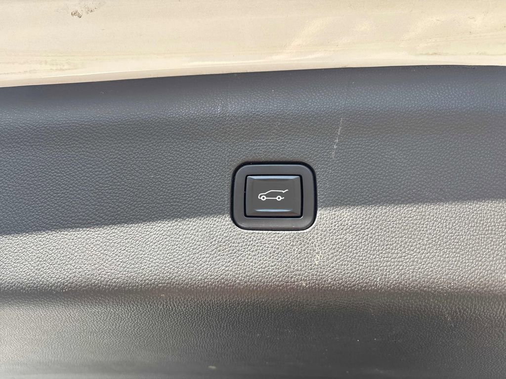 Used 2023 Buick Enclave Essence w/ Experience Buick Package AWD/4WD image 28