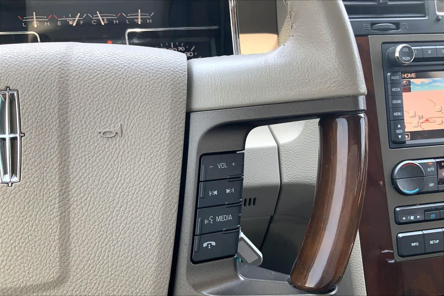 Used 2013 Lincoln Navigator 2WD w/ HD Trailer Tow Pkg image 24