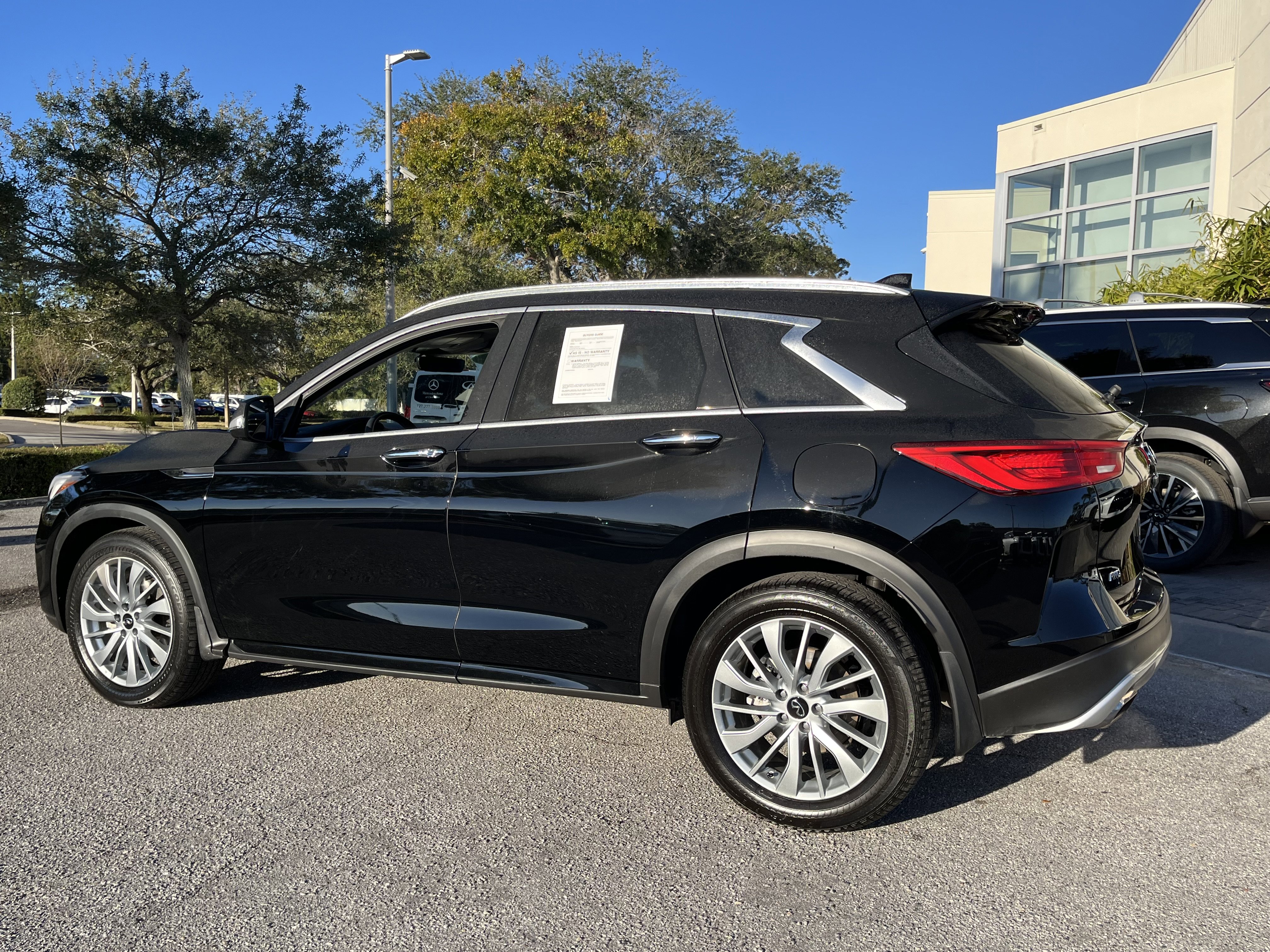 Certified 2025 INFINITI QX50 Luxe image 3