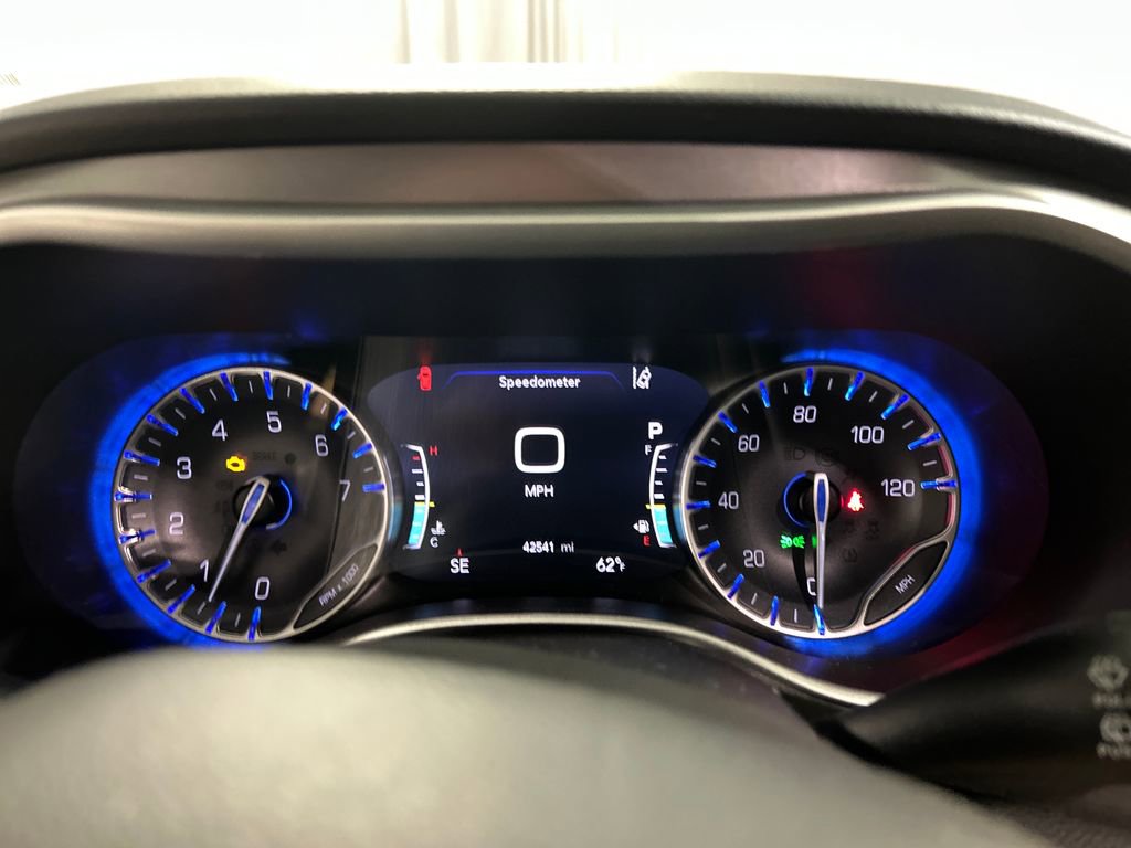 Used 2024 Chrysler Pacifica Touring-L FWD image 16