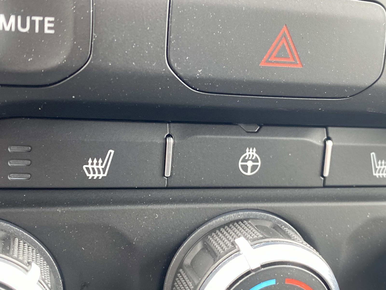 Used 2023 RAM 1500 Big Horn AWD/4WD image 32