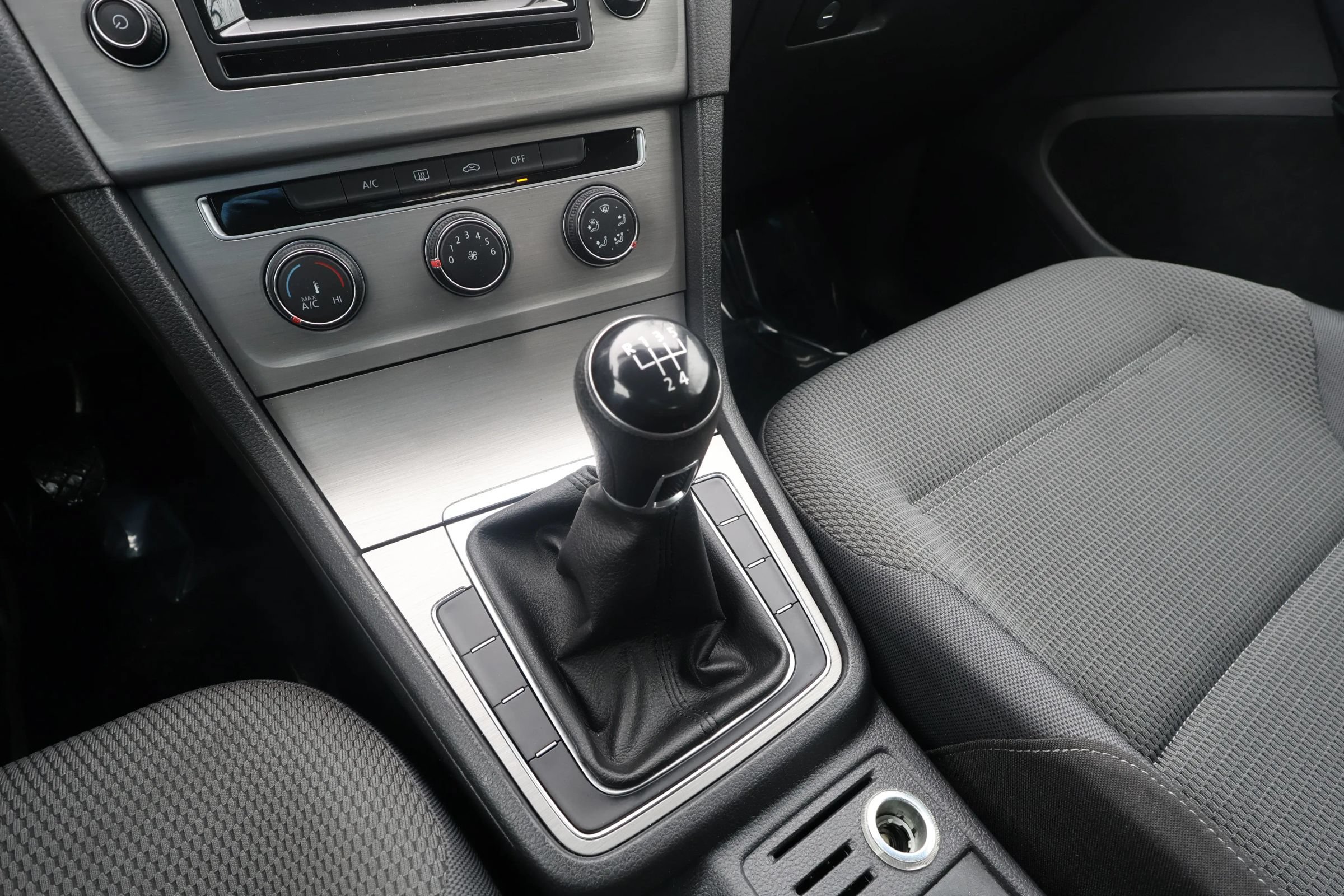 Used 2015 Volkswagen Golf Launch Edition FWD image 21