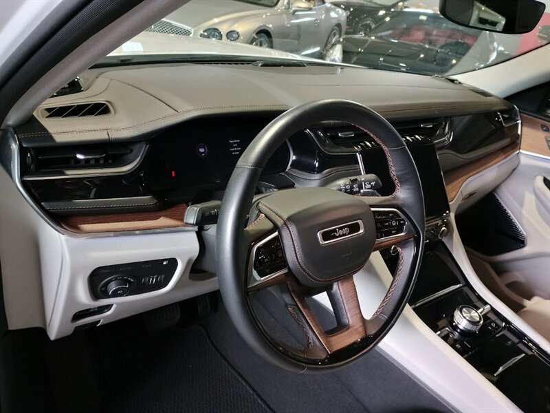 Used 2022 Jeep Grand Cherokee Summit 4xe AWD/4WD image 16
