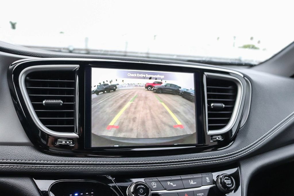 New 2027 Chrysler Pacifica Select FWD image 27