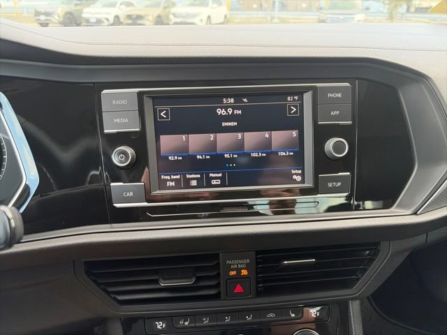 Used 2019 Volkswagen Jetta SE w/ Cold Weather Package FWD image 18